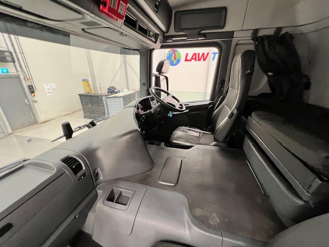 Scania P250 4×2 Sleeper Cab Box Van