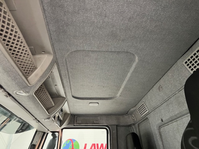 Iveco Stralis 310 6×2 Dropside Brick Grab