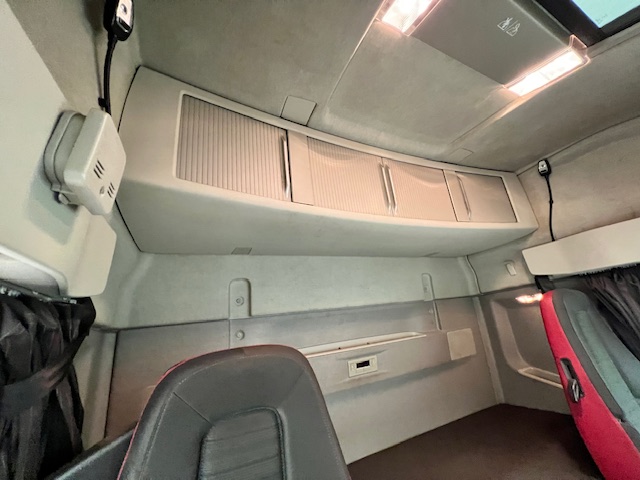 Volvo FH 460 6×2 Midlift Tractor Unit