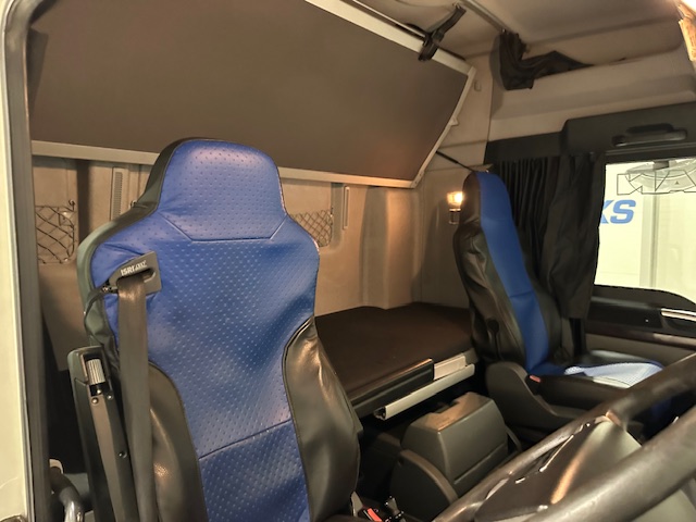 MAN TGX 26.440 6×2 Brick Grab Drawbar