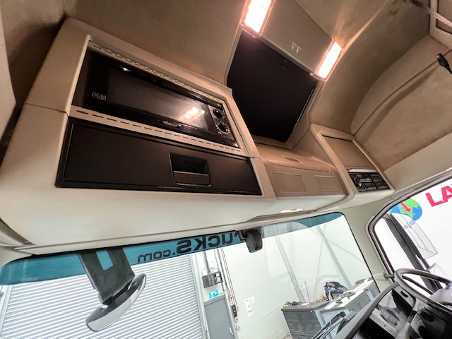 Volvo FH 500 6×2 Midlift Tractor Unit