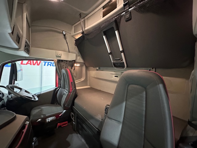 Volvo FH 500 6×2 Sleeper Cab Tractor Unit