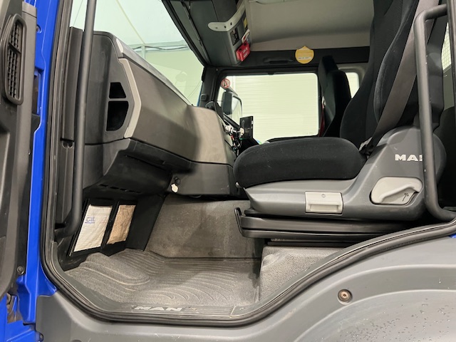 MAN TGS 26.360 6×2 Rear Lift Dropside Brick Grab Manual