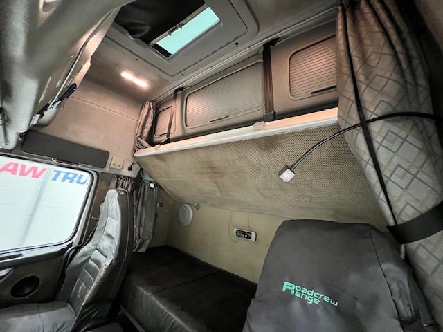 Volvo FH 480 6×2 Rear Lift Tractor Unit