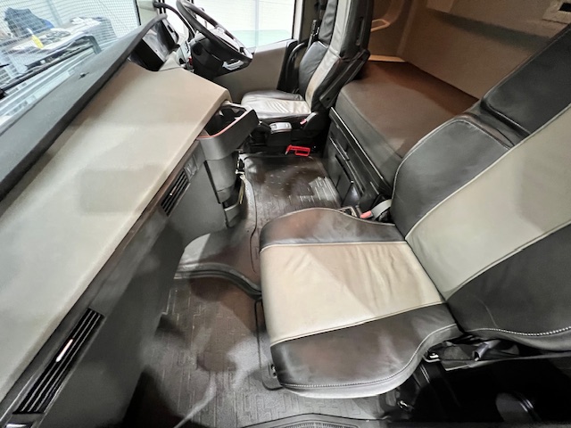 Volvo FH 500 6×2 Sleeper Cab Tractor Unit PTO