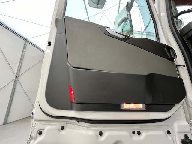 Volvo FH 500 6×2 Midlift Tractor Unit
