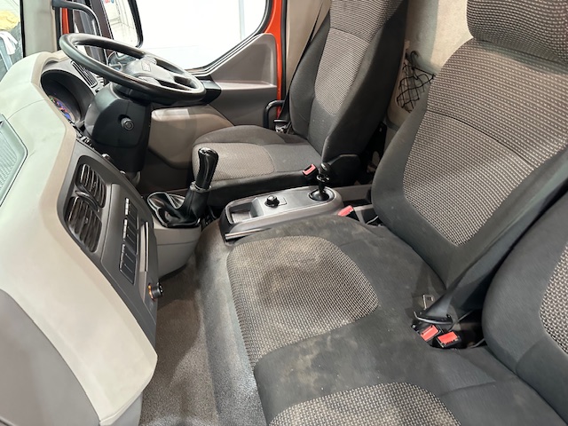 DAF LF 220 Day Cab Dropside Brick Grab