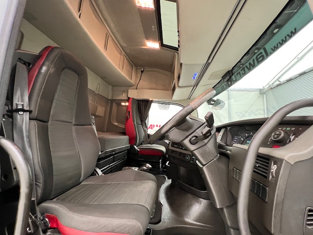 Volvo FH 460 6×2 Midlift Tractor Unit