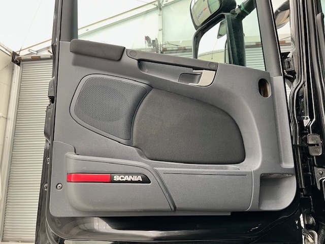 Scania R450 6×2 Rear Lift Highline Tractor Unit PTO