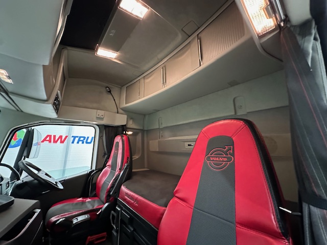 Volvo FH 500 6×2 Tractor Unit Safari Edition