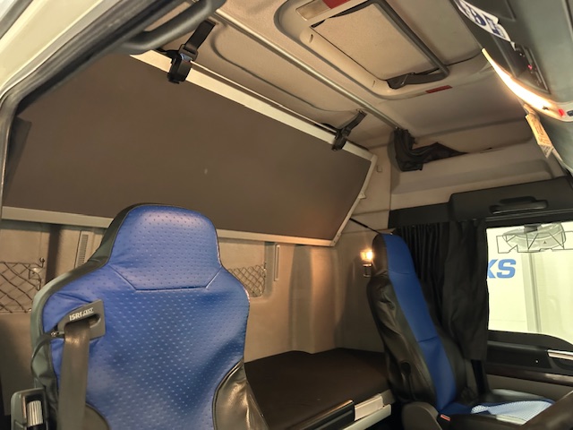 MAN TGX 26.440 6×2 Brick Grab Drawbar