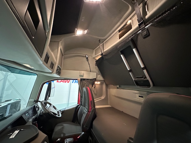 Volvo FH 500 6×2 Sleeper Cab Tractor Unit