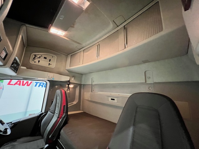 Volvo FH 500 6×2 Midlift Tractor Unit
