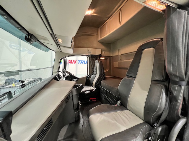 Volvo FH 500 6×2 Sleeper Cab Tractor Unit PTO