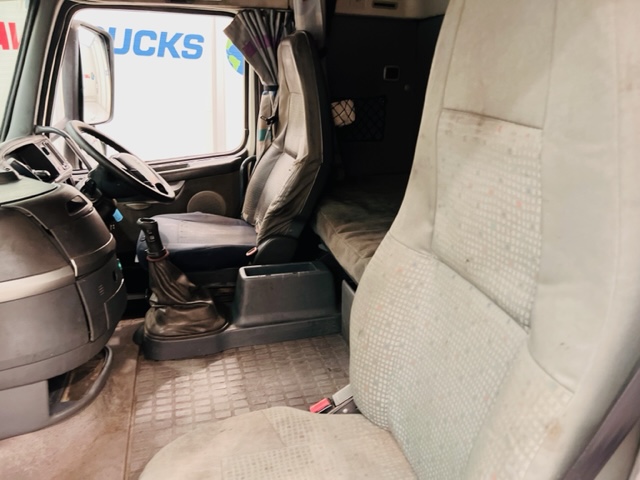 Volvo FH12 420 4×2 Sleeper Cab Tractor Unit
