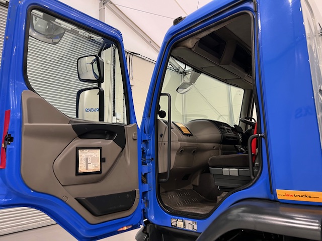 DAF LF55 220 Day Cab Dropside Brick Grab