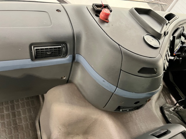 Volvo FM 400 8×4 Steel Tipper Grab Manual