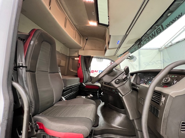 Volvo FH 460 6×2 Midlift Tractor Unit