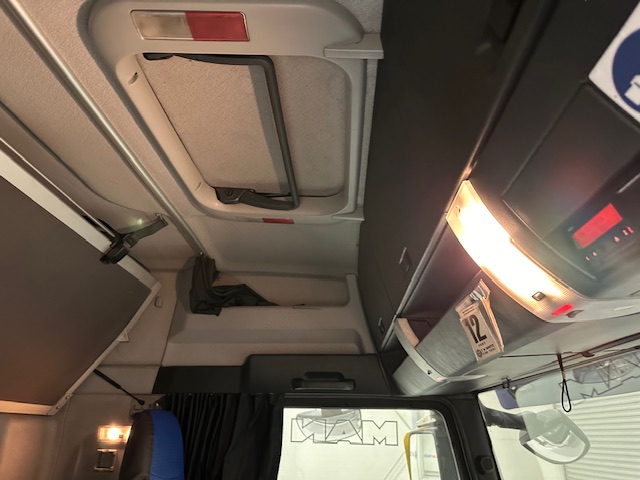 MAN TGX 26.440 6×2 Brick Grab Drawbar