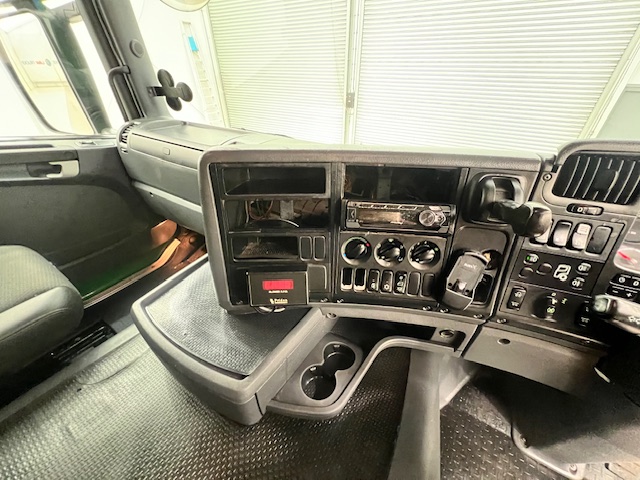Scania G360 8×2 Sleeper Chassis Cab