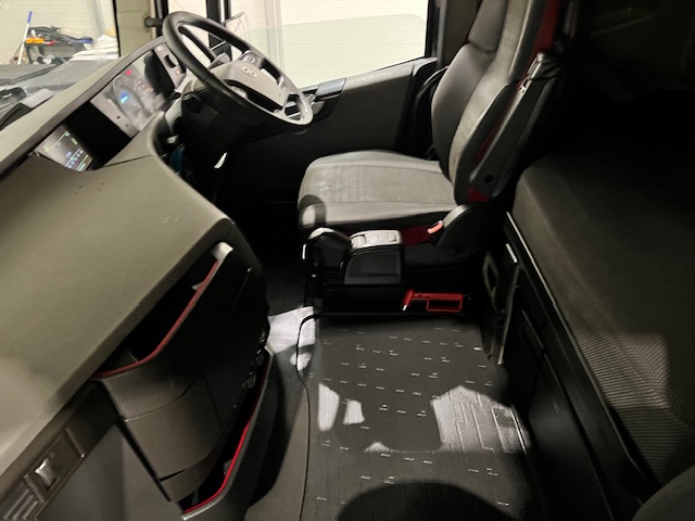 Volvo FH 500 6×2 Midlift Tractor Unit
