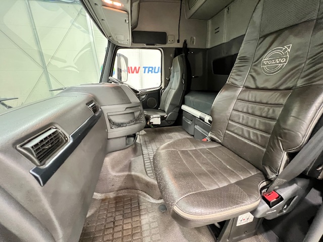 Volvo FH 460 6×2 Midlift Tractor Unit PTO