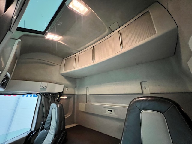 Volvo FH 500 6×2 Sleeper Cab Tractor Unit PTO