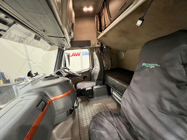 Volvo FH 480 6×2 Rear Lift Tractor Unit