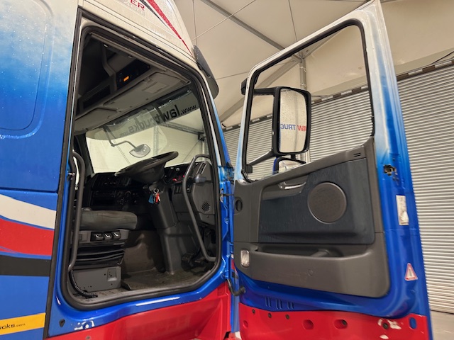 Volvo FH 460 6×2 Sleeper Cab Tractor Unit