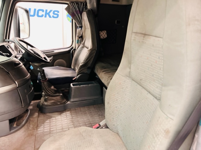 Volvo FH12 420 4×2 Sleeper Cab Tractor Unit
