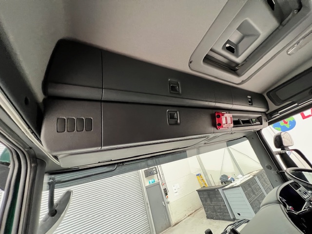 Scania P250 4×2 Sleeper Cab Box Van