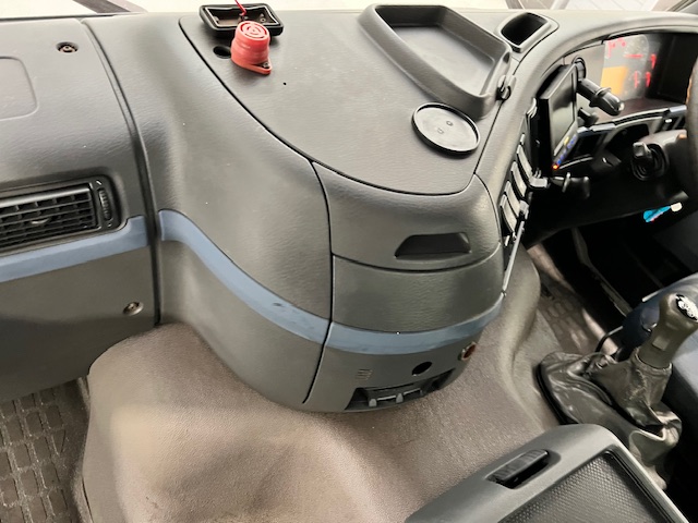 Volvo FM 400 8×4 Steel Tipper Grab Manual