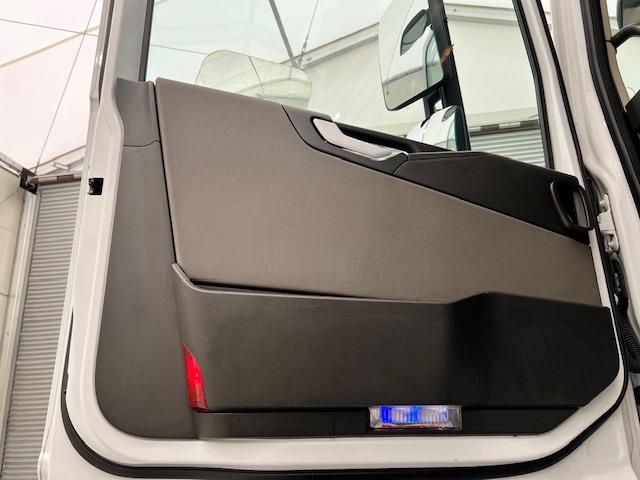 Volvo FH 460 6×2 Midlift Tractor Unit