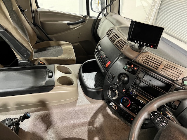 DAF CF85 360 8×4 Day Cab Steel Tipper Grab