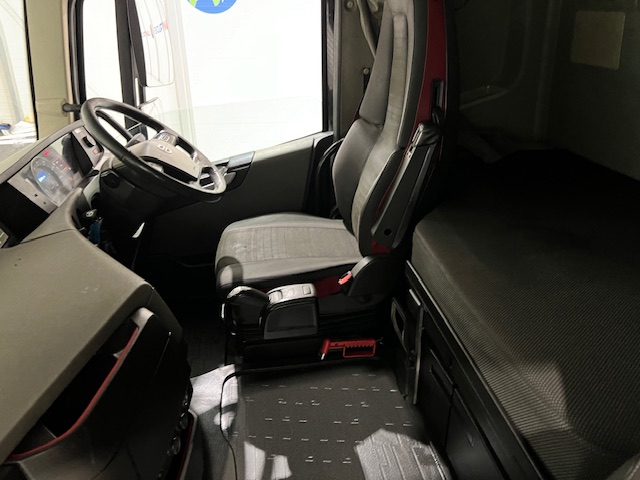 Volvo FH 500 6×2 Midlift Tractor Unit