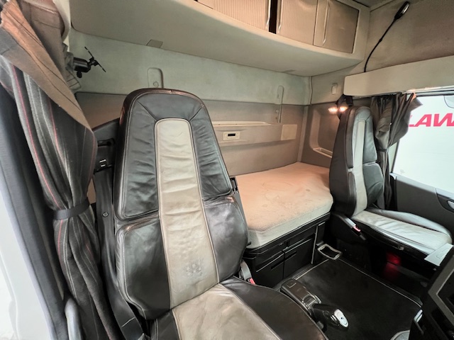 Volvo FH 500 6×2 Midlift Tractor Unit