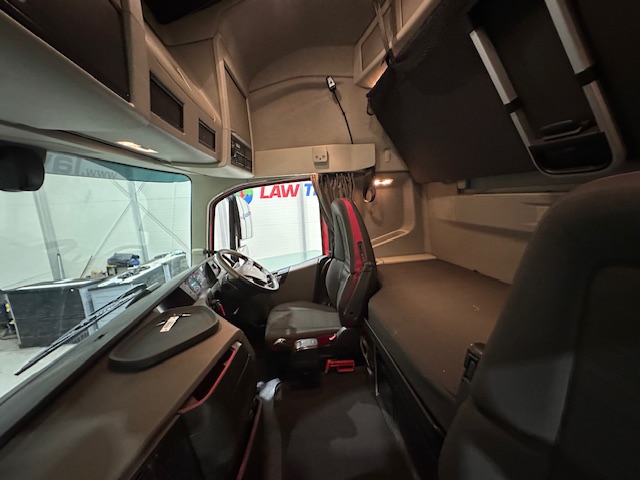 Volvo FH 500 6×2 Sleeper Cab Tractor Unit