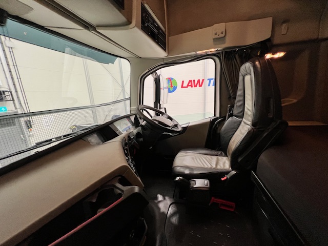 Volvo FH 500 6×2 Sleeper Cab Tractor Unit PTO