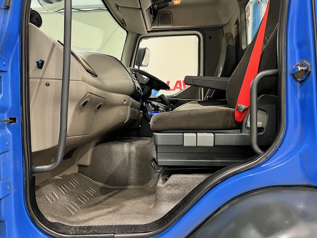 DAF LF55 220 Day Cab Dropside Brick Grab