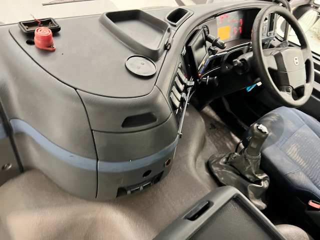 Volvo FM 400 8×4 Steel Tipper Grab Manual