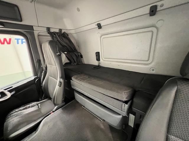 Scania P250 4×2 Sleeper Cab Box Van