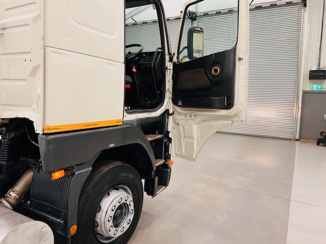 Volvo FH12 420 4×2 Tractor Unit
