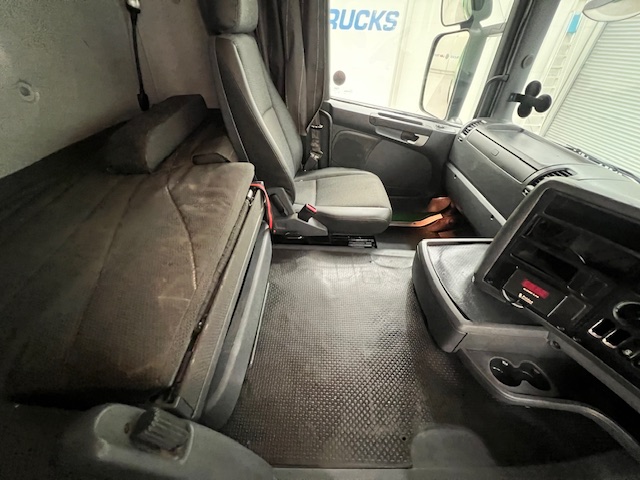 Scania G360 8×2 Sleeper Chassis Cab