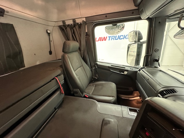 Scania P370 8×4 Sleeper Cab Skip Loader