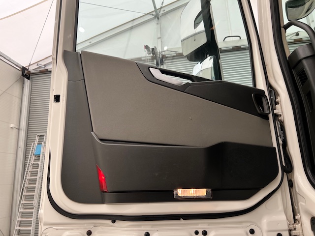 Volvo FH 500 6×2 Midlift Tractor Unit