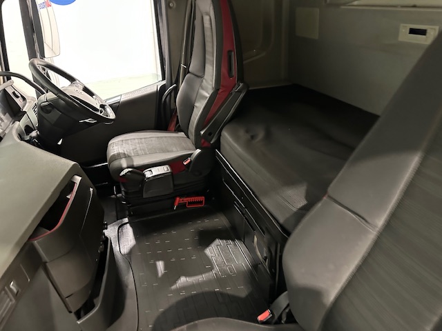 Volvo FH 500 6×2 Midlift Tractor Unit