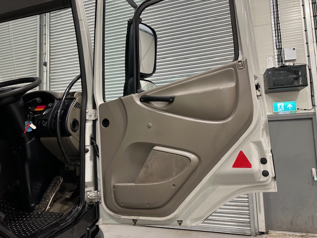 DAF CF85 360 8×2 Flatbed Brick Grab Drawbar
