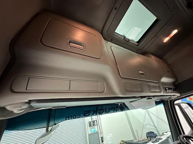 Volvo FH 520 6×2 Sleeper Cab Tractor Unit Manual