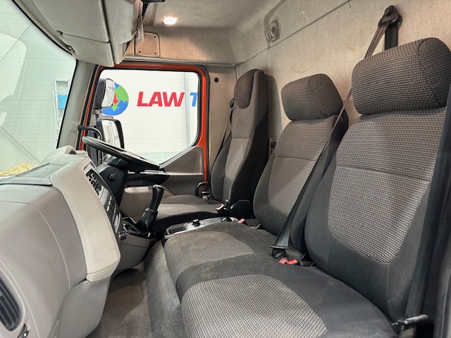 DAF LF 220 Day Cab Dropside Brick Grab