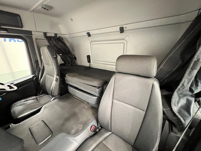 Scania P250 4×2 Sleeper Cab Box Van